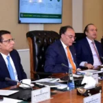 وزیر خزانہ محمد اورنگزیب فنانس ڈویژن میں ایکسس ٹو فنانس اسٹیئرنگ کمیٹی اجلاس کی صدارت کرتے ہوئے