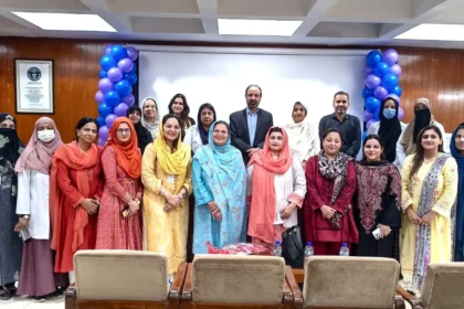 سی ڈی اے ہسپتال اسلام آباد میں پچوٹری اور مینوپاز آگاہی سمپوزیم کے شرکا