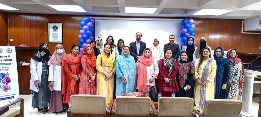 سی ڈی اے ہسپتال اسلام آباد میں پچوٹری اور مینوپاز آگاہی سمپوزیم کے شرکا